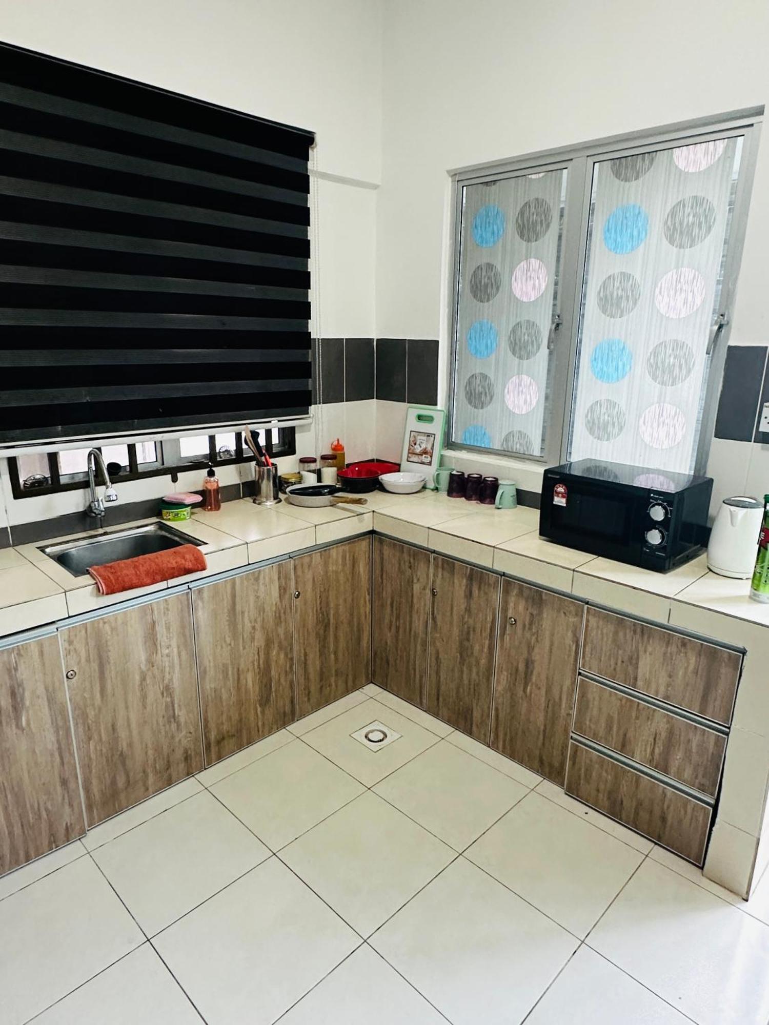 Ayaan Lavender Free Breakfast Apartment